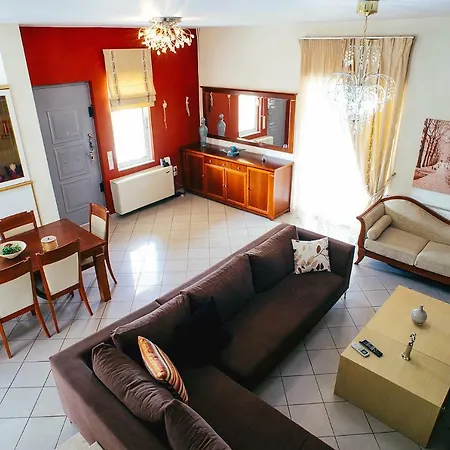 Drosia, 2 Hours From Athens, Few Seconds From The Beach